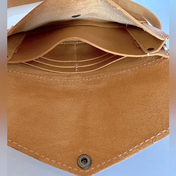 NWOT 🌻 Portland Leather Envelope Crossbody Bag in Gorgeous Sunflower Color. - Picture 3 of 3